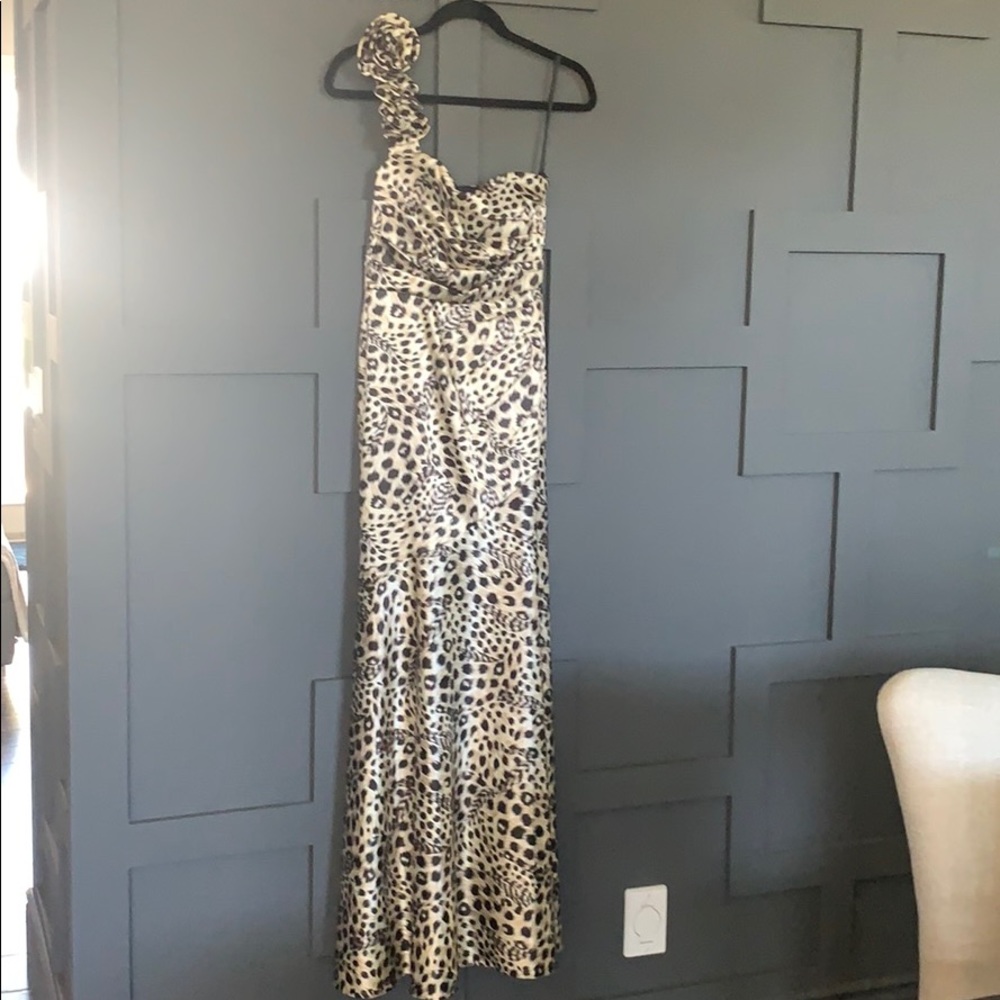 One shoulder gown
